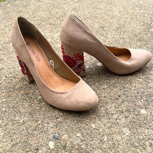 Embroidered Taupe Heel